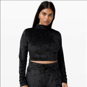 Lululemon black Velvet Mock turtleneck crop top